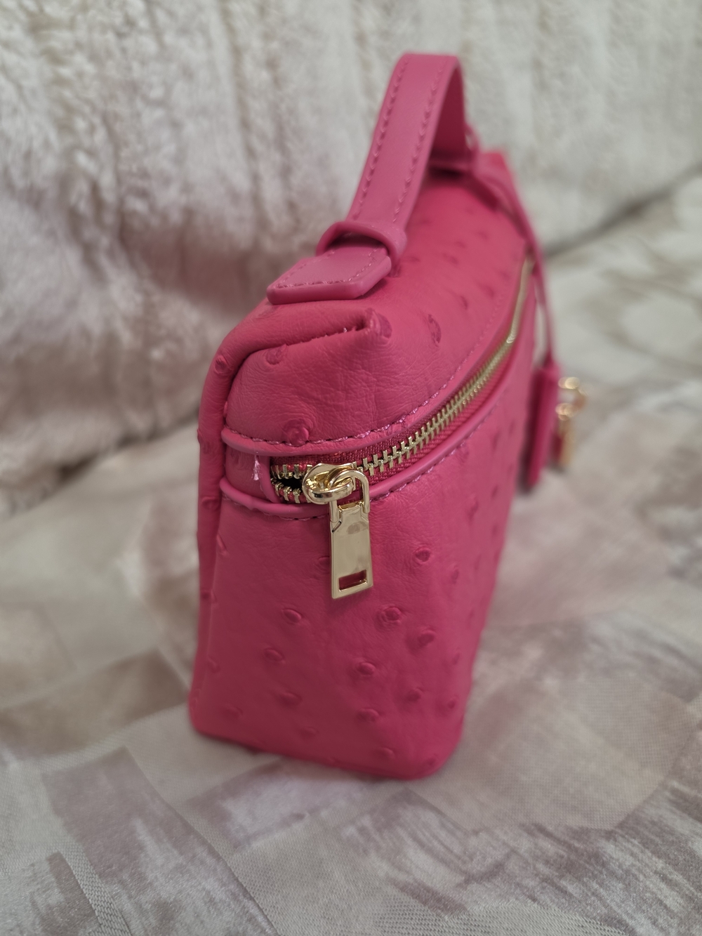 SHEIN Hot Pink Ostrich-Texture Mini Top Handle Bag with Gold Hardware - Picture 3 of 9